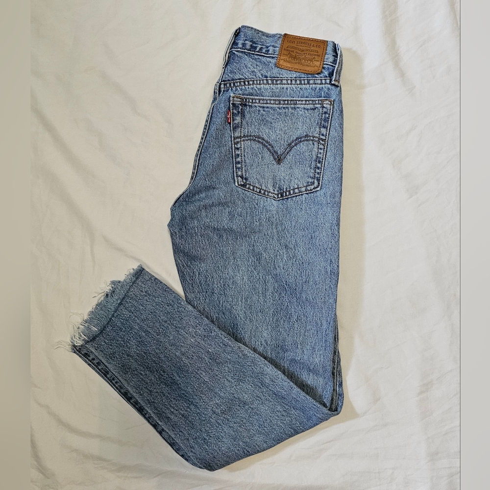 LEVIS Premium Wedgie Straight Leg Button Fly Jeans size 25